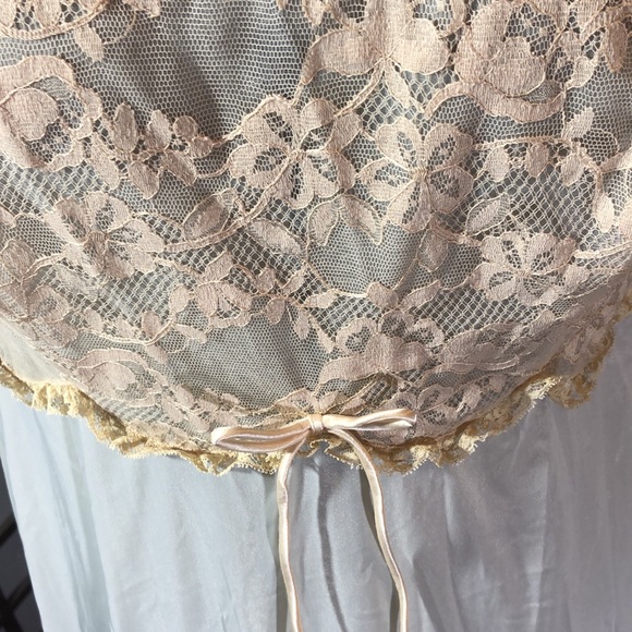 Vintage Vanity Fair nude/ivory maxi night gown/nude lace bodice/full skirt 38 - Picture 4 of 13